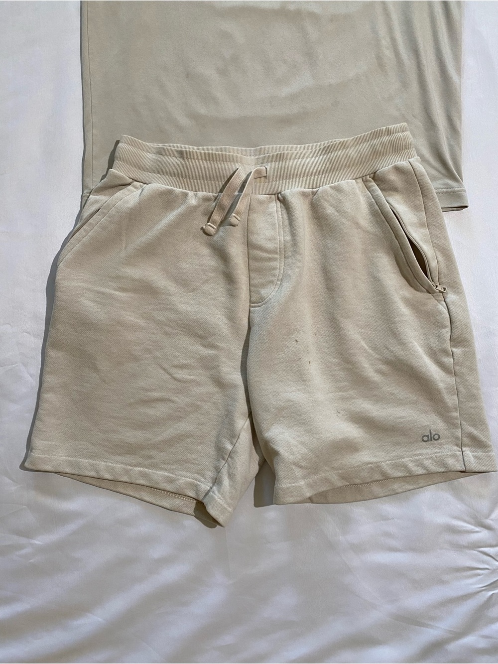 ALO Yoga Men’s Cream Short Sleeve Tee and Shorts Set with Drawstring - Picture 2 of 6